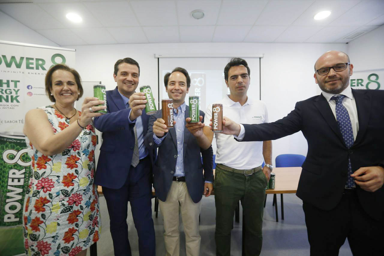 Presentan la primera bebida energética fabricada en Andalucía, con la mitad de calorías que sus competidores