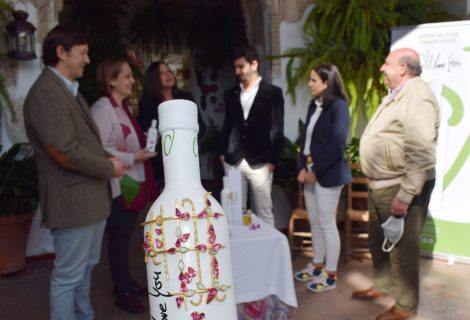 Las firmas Oil Love You y Alejandro Carrero fusionan el aceite de oliva virgen extra y la joyería de Córdoba
