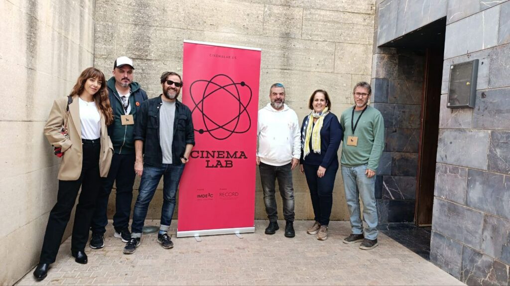 Gervasio Iglesias, subdirector del Área de Cine de RTVE, y Fernando Navarro, guionista de ‘Segundo premio’, participan en el Cinema Lab