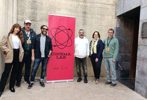 Gervasio Iglesias, subdirector del Área de Cine de RTVE, y Fernando Navarro, guionista de ‘Segundo premio’, participan en el Cinema Lab