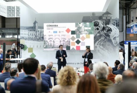 El alcalde firma dos convenios en Feindef para impulsar el desarrollo social y económico a través del sector empresarial