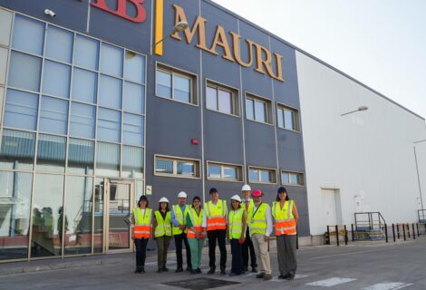 El alcalde y la presidenta del IMDEEC visitan AB Mauri, en Villarrubia, líder en la industria de levaduras