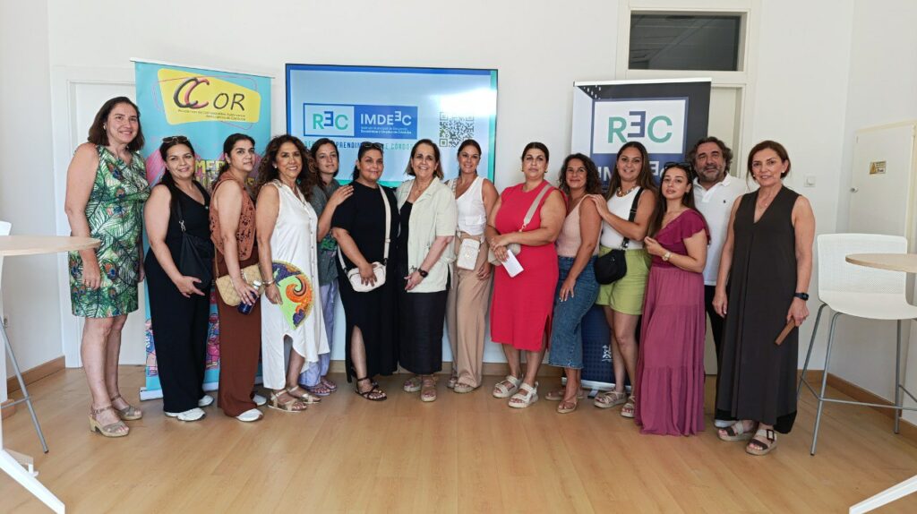 El Imdeec refuerza el talento emprendedor de mujeres del comercio ambulante de Córdoba