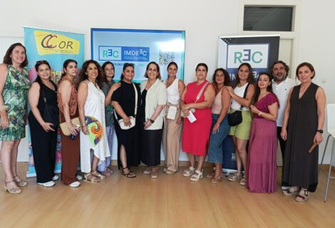El Imdeec refuerza el talento emprendedor de mujeres del comercio ambulante de Córdoba