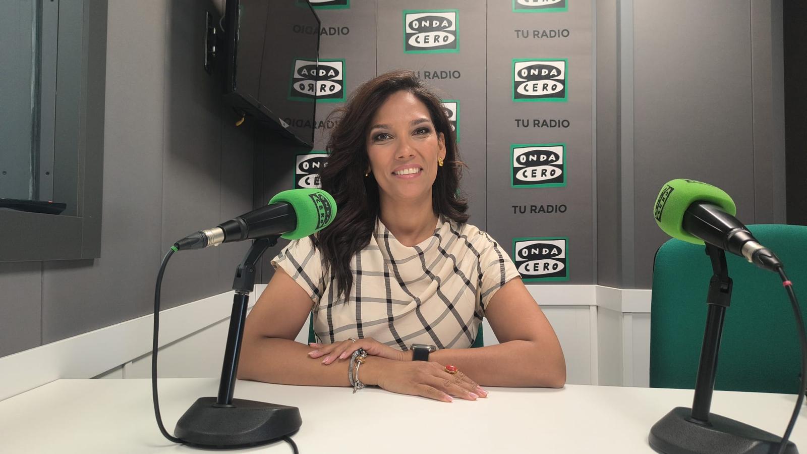 Rose Chávez en un estudio de Onda Cero